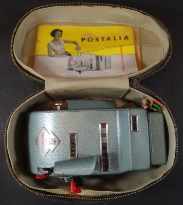 manuelle Frankiermaschine "TN" Postalia mit Beschreibung in Hülle, H-13 cm, 18x11 cm