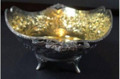 Auktion 357<br>ovale Silberschale-800-, Rosendekor, innen vergoldet, H-8 cm, 20x13 cm, 183 gr. [1]