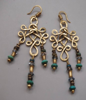 Auktion 370<br>Paar gr. goldene Ohrhänger, Gold um 18 Kt oder mehr? 20K? .,18m kt. geprüft! zus. 13,3 gr., mit Türkisen, L-ca. 7  cm, Handarbeit, wohl Indien? [1]