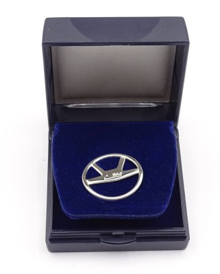 Auktion 371<br>Firmenbrosche PVG in Silber 0.925 , D. 2,0cm, (ohne Pin 1,1g) [1]