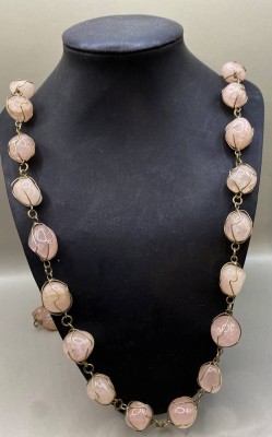 Auktion 371<br>lange Halskette mit Rosenquartz, wohl Silberdraht?, L-ca. 110 cm, ca. 207 gr. [1]