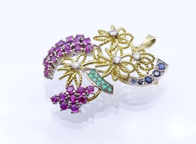 Auktion <br>Schön gearbeitete Bicolor Goldbrosche bzw. Anhänger  750/000, Rubine,Saphire,Smaragde (ein Stein fehlt) und Brillanten zus.ca.0,4ct., 15,1gr. L-4,4cm [1]