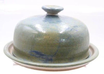 Auktion 369<br>gr. Käseglocke, Kunstkeramik, signiert 