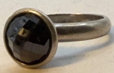 Auktion 371<br>925er Silber Ring mit einem schwarzen facc. Stein (Tragespuren), 6,5g., RG 56 [1]
