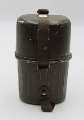 Auktion <br>Feldflasche, Gebrauchsspuren [1]
