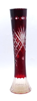 Auktion 339<br>Schmale Vase, rot überfangen, H. 27,5cm [1]