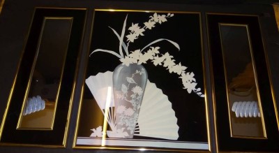 Auktion <br>Kunstdruck/Collage, ger/Glas, beidseitig kl. Spiegel, RG Bild 51x41 cm, Spiegel je 51x20,5 [1]