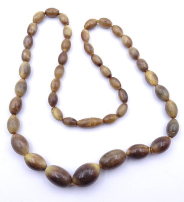 Auktion <br>Olivenförmige Horn Halskette, L. 63cm, 35,5g. [1]