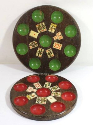 Auktion <br>2x alte Pocher-Spielbretter, ca. D-24cm. [1]