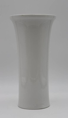 Auktion <br>hohe Vase, KPM Berlin, Weißporzellan, H-27,8cm. [1]