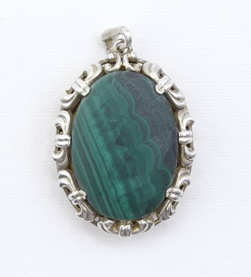 Auktion <br>Anhänger, Silber (gepr.), mit Malachit-Cabochon, L. 4 cm, 16 gr., mit leichten Altersspuren [1]
