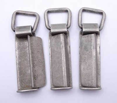 Auktion 371<br>Klemmen für Koppel o.ä., gemarkt [1]