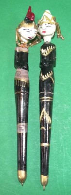 Auktion 369<br>2x Kugelschreiber mit Lack-Griffen und Frauenköpfen, Bali, L-17 cm [1]