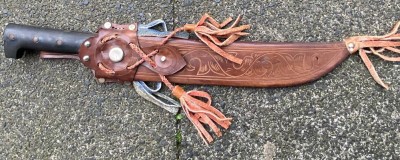 Auktion 369<br>gr. Machete in Lederhülle 