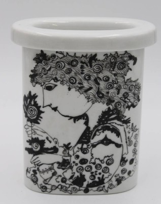 Auktion 369<br>Vase, bemalt in der Art von Wiinblad, signiert 