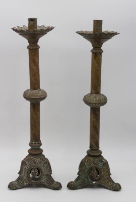 Auktion 358<br>Paar Altar-Leuchter, wohl Südamerika, Bronze, wohl Anfang 20. Jhd., ca. H-53,5cm. [1]