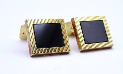 Auktion 370<br>Paar Manschettenknöpfe mit Onyxplatte, GG 585/000, gestempelt, zus. 14,7g., Kopf 19x16mm [1]