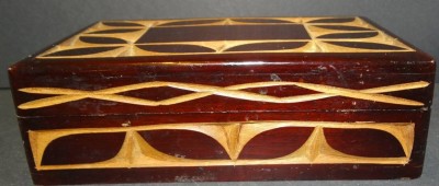 Auktion <br>Kartenspiel-Kasten oder ähnliches?, Kerbschnitzerei, H-6 cm, 10x17 cm [1]