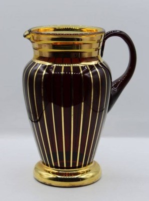 Auktion <br>Wasserkrug, Murano ?, rotes Glas mit Goldbemalung, H-21cm. [1]