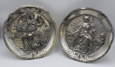 Auktion 338<br>Paar Jugendstil-Reliefplatten, um 1900, Britannia-Metall, versilbert, 
