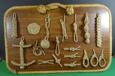 Auktion <br>Knotenbrett, rückseitig mit Beschreibung, 35x54 cm [1]