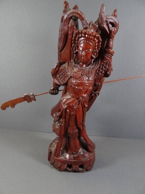 Auktion <br>chines. Kriegerin mit Speer, Holzschnitzerei, H-41 cm [1]
