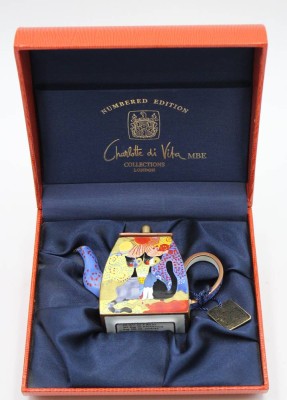 Auktion <br>kl. Emaille-Kanne, Charlotte de Vita, R.Wachtmeister, in Etui, H-8,cm. [1]