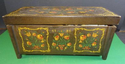 Auktion <br>kl. Nähkästchen, prall gefüllt,  H-19 cm, 39x18 cm [1]