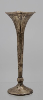 Auktion <br>Vase, Silber (gepr.), ca. 50gr., ungepflegte Erhaltung, H-16,3cm. [1]