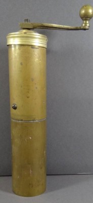 Auktion <br>gr. Pfeffermühle, Messing, H-26 cm [1]