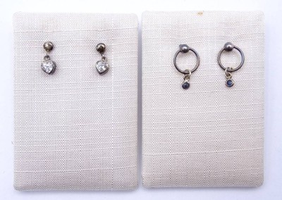 Auktion <br>Paar Silber Ohrstecker mit Saphire und Zirkonia, Juweliersauflösung, ungetragen [1]