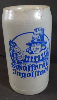 Auktion <br>Bierkrug Schäffbräu Ingolstadt, 1 L, graues Steinzeug, kl. Abplatzer etc [1]