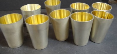 Auktion 338<br>8x div. Silber-800- Vodkabecher, innen vergoldet, H-4,5 cm, zus. 174 gr., minimal unterschiedlich (2 Sorten) [1]