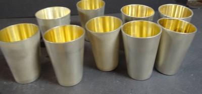 Auktion <br>8x div. Silber-800- Vodkabecher, innen vergoldet, H-4,5 cm, zus. 174 gr., minimal unterschiedlich (2 Sorten) [1]