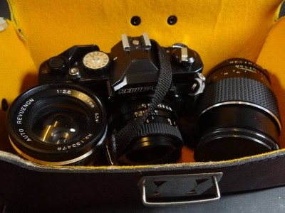 Auktion <br>Fotoapparat Revueflex mit 3 Objektiven in Tasche [1]