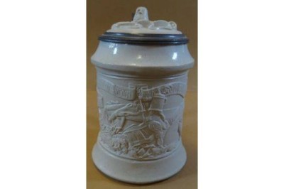 Auktion <br>Sänger-Krug in Mettlach-Art, ungemarkt, H-16 cm, gut erhalten [1]