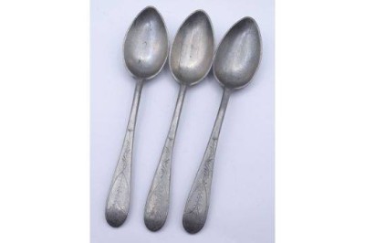 Auktion <br>Drei alte Zinnlöffel, Marke mit Datierung 1807, L- 22cm [1]