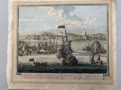 Auktion <br>Pieter I SCHENK (1660-1718/19), Ansicht Kartagena,, Südamerika, handcolorierter Stich um 1700, BG 2x30 cm, etwas gebräunt, an den Rändern Lasuren [1]