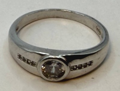 Auktion 370<br>925er Silber Ring mit einem rund facc. klaren Stein, 3,9g., RG 62 [1]