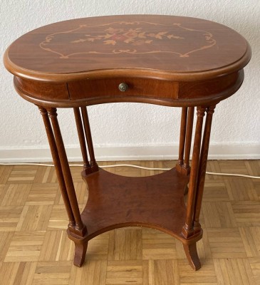 Auktion 339<br>kl. Stiltischchen mit intarsierter Platte und Schublade, H-70 cm, 39x56 cm [1]