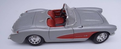 Burago 1:18 Chevrolet Corvette 1957 [1]