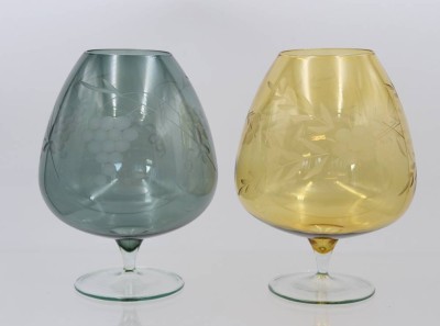 Auktion 369<br>2x grosse Cognacschwenker mit floralen Schliff, bunt, H-16,5 cm [1]