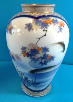 Auktion 339<br>China-Vase, chines. gemarkt, handbemalt, H-21,5 cm [1]