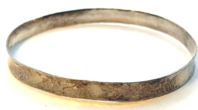 Auktion 373<br>Armreif, Sterlingsilber 925/000 mit Hammerschlagdekor, ca. D. 7,0cm, , 12,8g. [1]