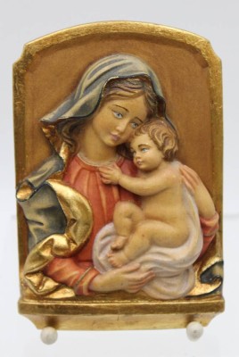 Auktion 340<br>Wand-Relief, Holz, Maria mit Kind, farbig gefasst, 16,2 x 11cm. [1]