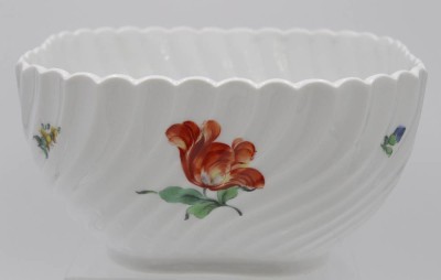 Auktion <br>Schale, Nymphenburg, florale Bemalung, H-11cm D-21cm. [1]