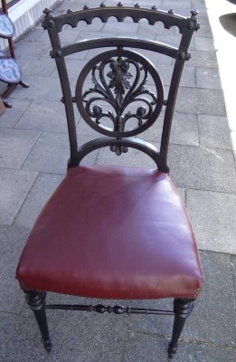 Auktion <br>Stuhl mit beschnitzter Rückenlehne, [1]