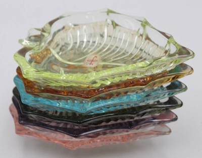 Auktion 340<br>6x Buntglas-Blattschalen, Japan, je ca. H-2,3cm B-13,5cm T-9,8cm [1]