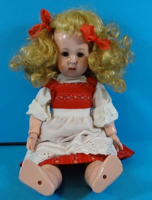 Auktion <br>Mädchenpuppe 