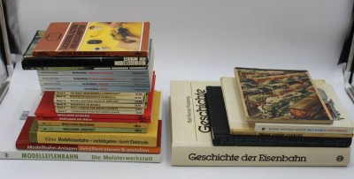 Auktion 340<br>24x div. Literatur, über Modeleisenbahnen und Eisenbahn [1]